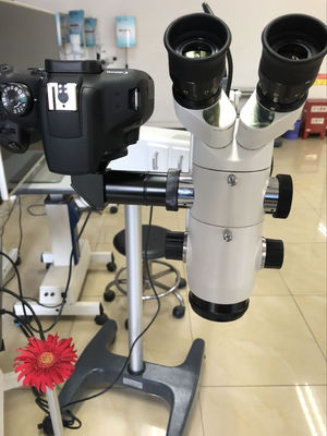 I punti oftalmici di ingrandimento 3/5 del microscopio della chirurgia possono abbinare il CCD della macchina fotografica HD